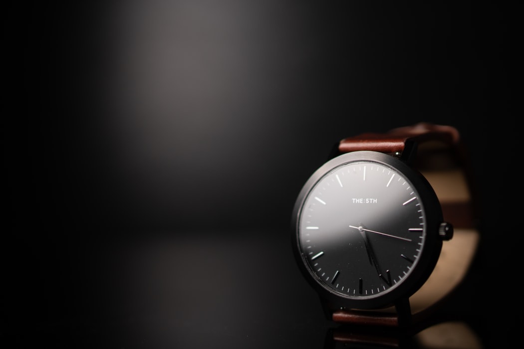 茶革ベルトの腕時計の魅力