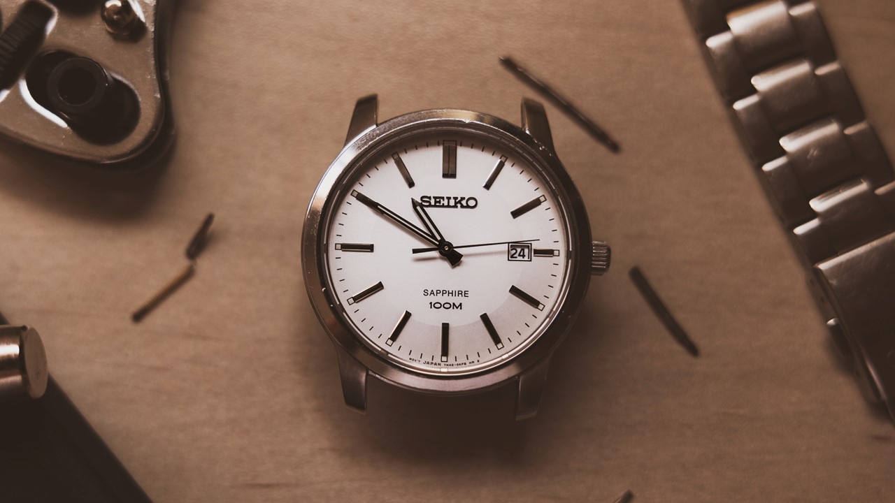 白文字盤の腕時計の魅力と特徴
