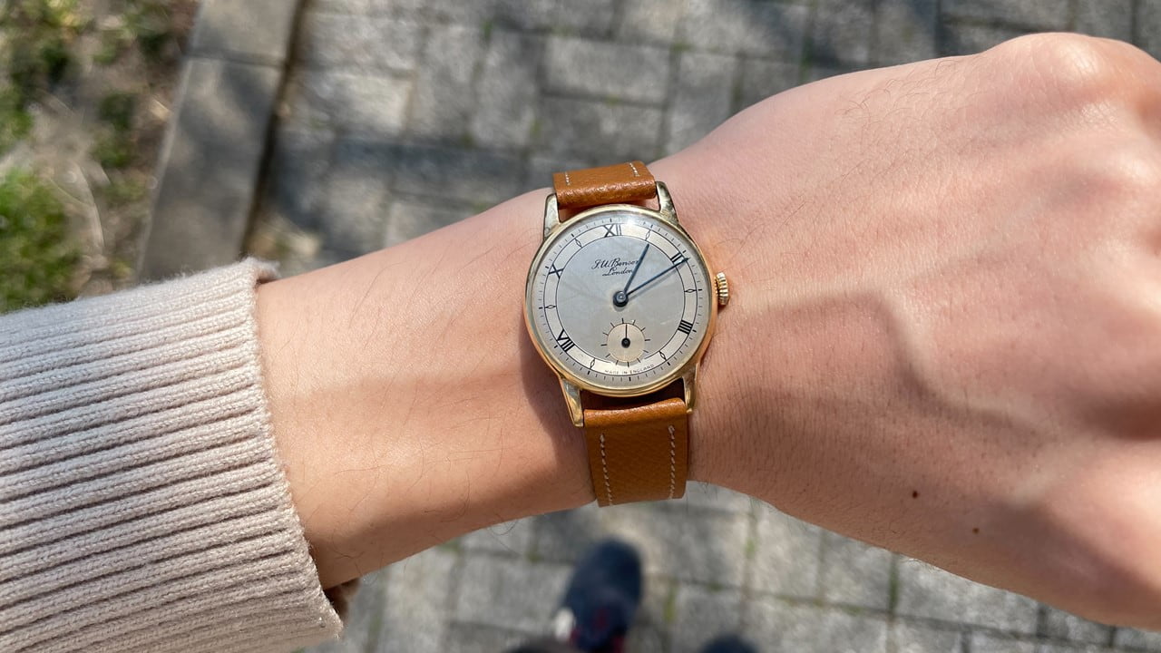 送料無料（北海道・沖縄県除く！） 美品♫ 高級感溢れる腕時計